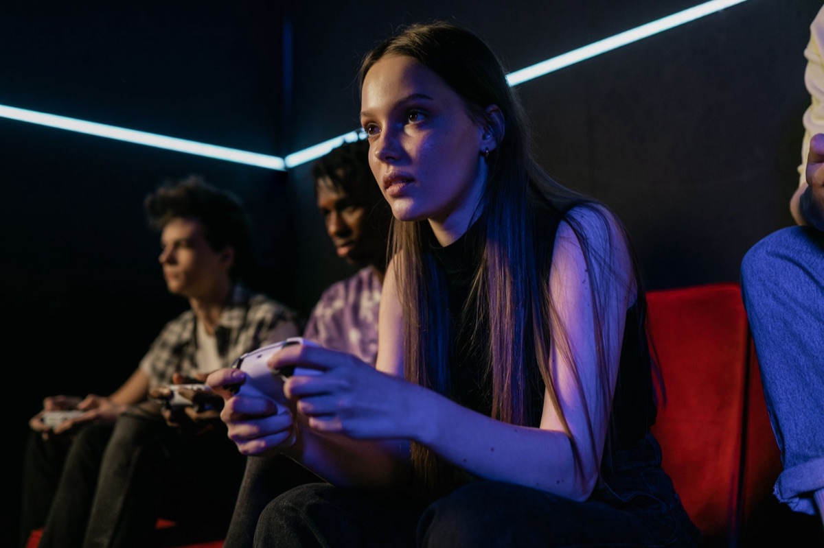 Gaming Console in Dunklem Raum