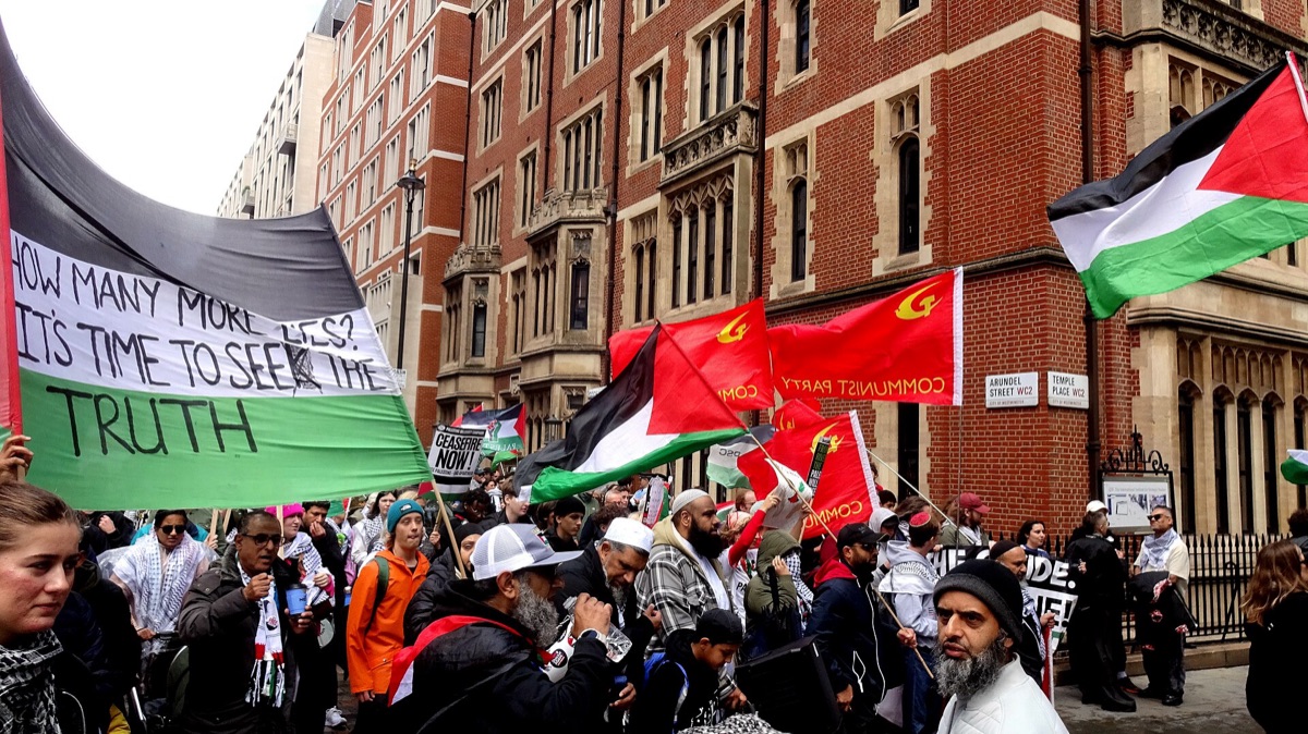 Multitud en un evento político en Londres