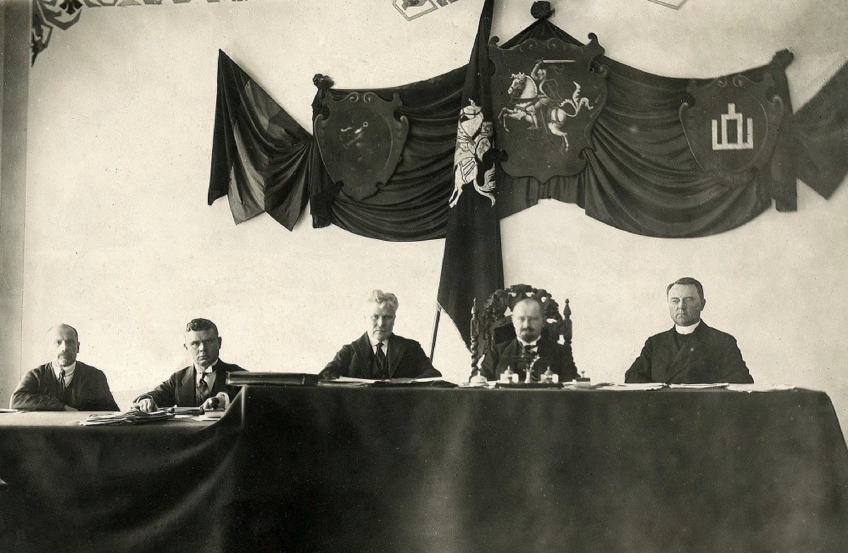 reunião de escritório com bandeira da UE