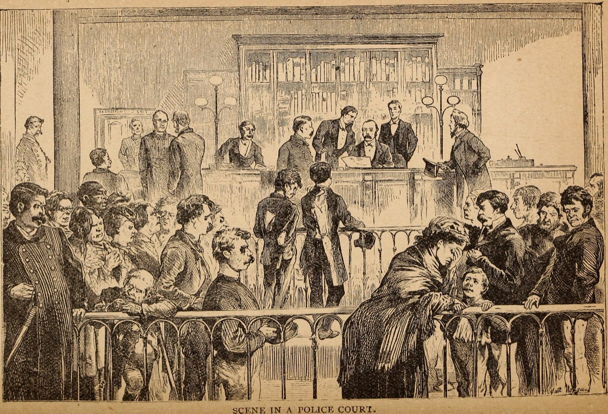 salón de justicia con documentos